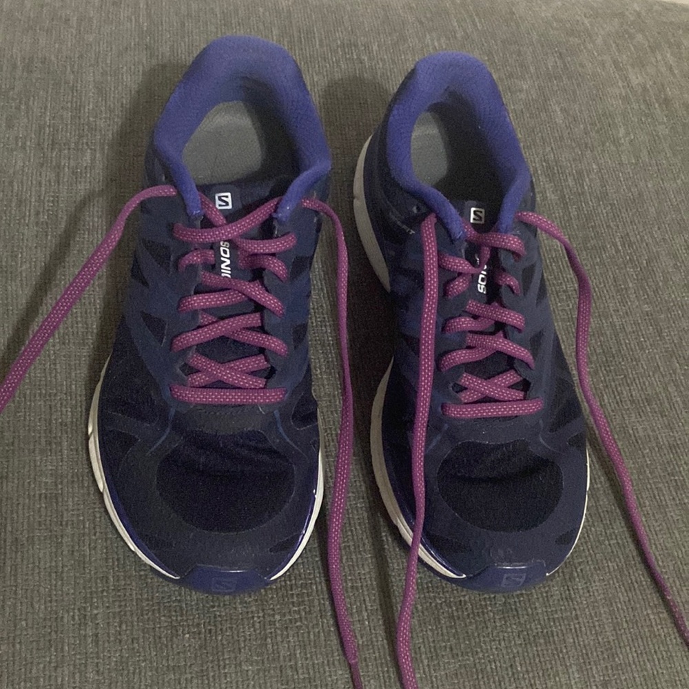 Used Women’s purple Size 7.5 Salomon running shoes